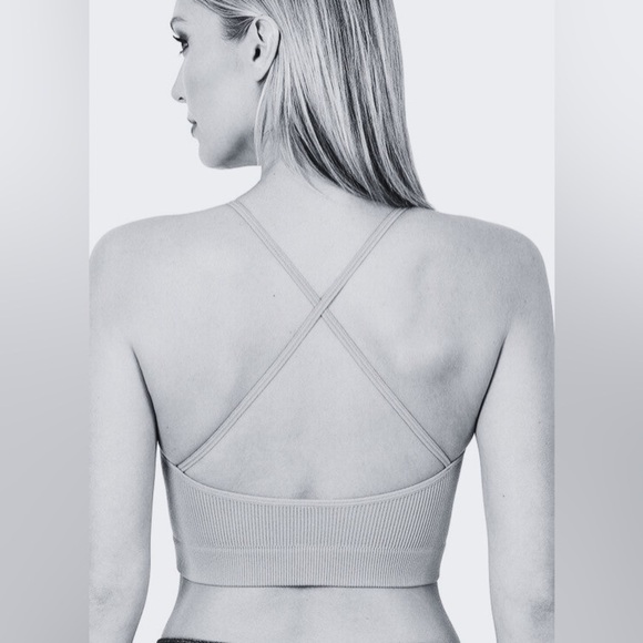 NWT Zenana Women's Ribbed Seamless Cropped Bralette Tank Top Size S/M, Ash Mocha - Picture 3 of 5